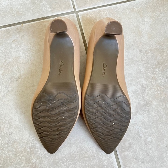 Clarks Kataleyna Gen Pump in Beige - Picture 9 of 13